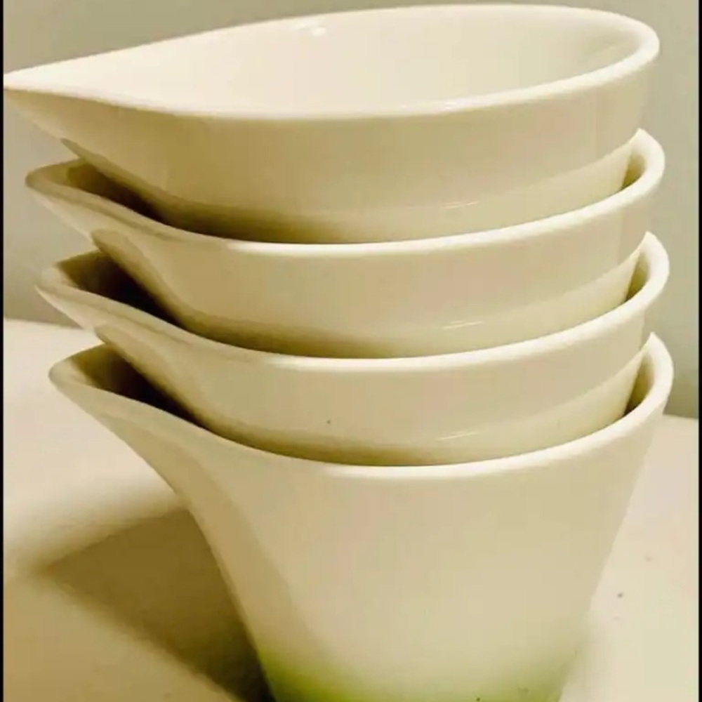 Set of 4 sauce cups (new)